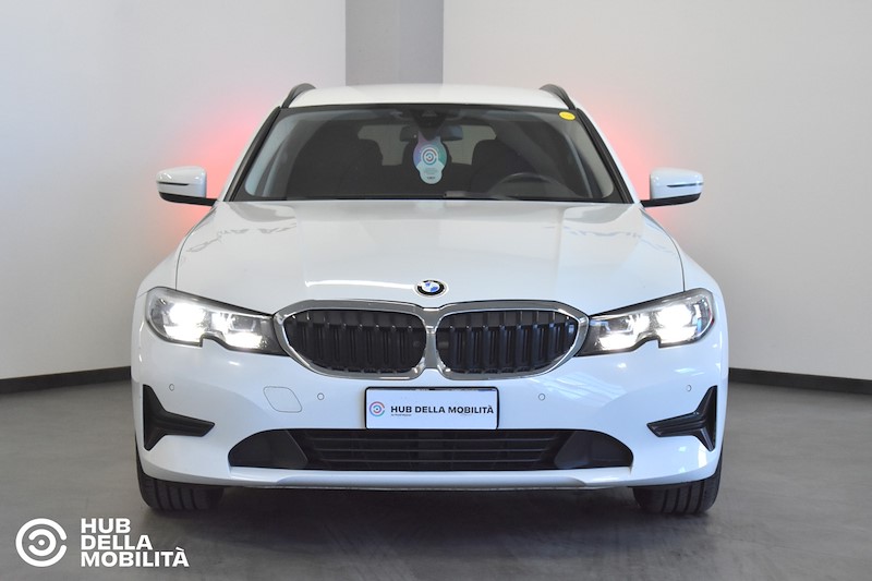 BMW 318d 48V Touring Business Advantage
